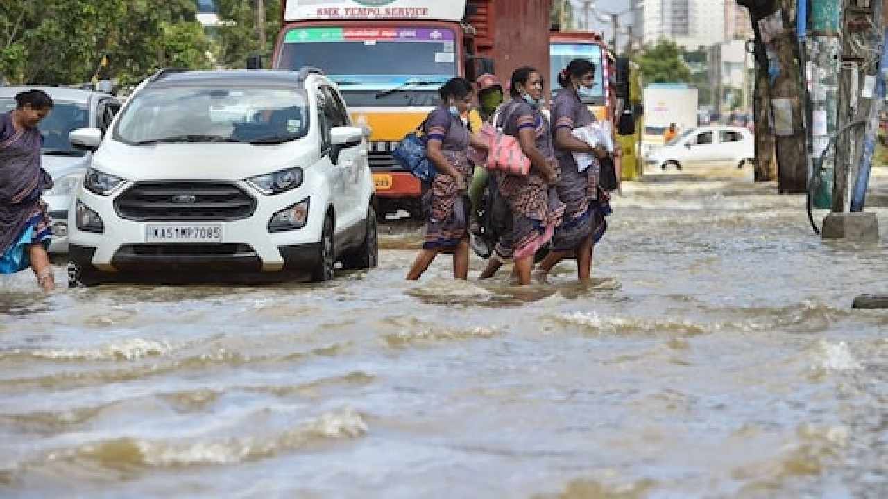 Karnataka Rain: ಬೆಂಗಳೂರು, ಶಿವಮೊಗ್ಗ, ಕೊಡಗು ಸೇರಿ 8 ಜಿಲ್ಲೆಗಳಲ್ಲಿ ಇನ್ನು 3 ದಿನ ಭಾರೀ ಮಳೆ; ಹಳದಿ ಅಲರ್ಟ್ ಘೋಷಣೆ Karnataka Rain: ಬೆಂಗಳೂರು, ಶಿವಮೊಗ್ಗ, ಕೊಡಗು ಸೇರಿ 8 ಜಿಲ್ಲೆಗಳಲ್ಲಿ ಇನ್ನು 3 ದಿನ ಭಾರೀ ಮಳೆ; ಹಳದಿ ಅಲರ್ಟ್ ಘೋಷಣೆ