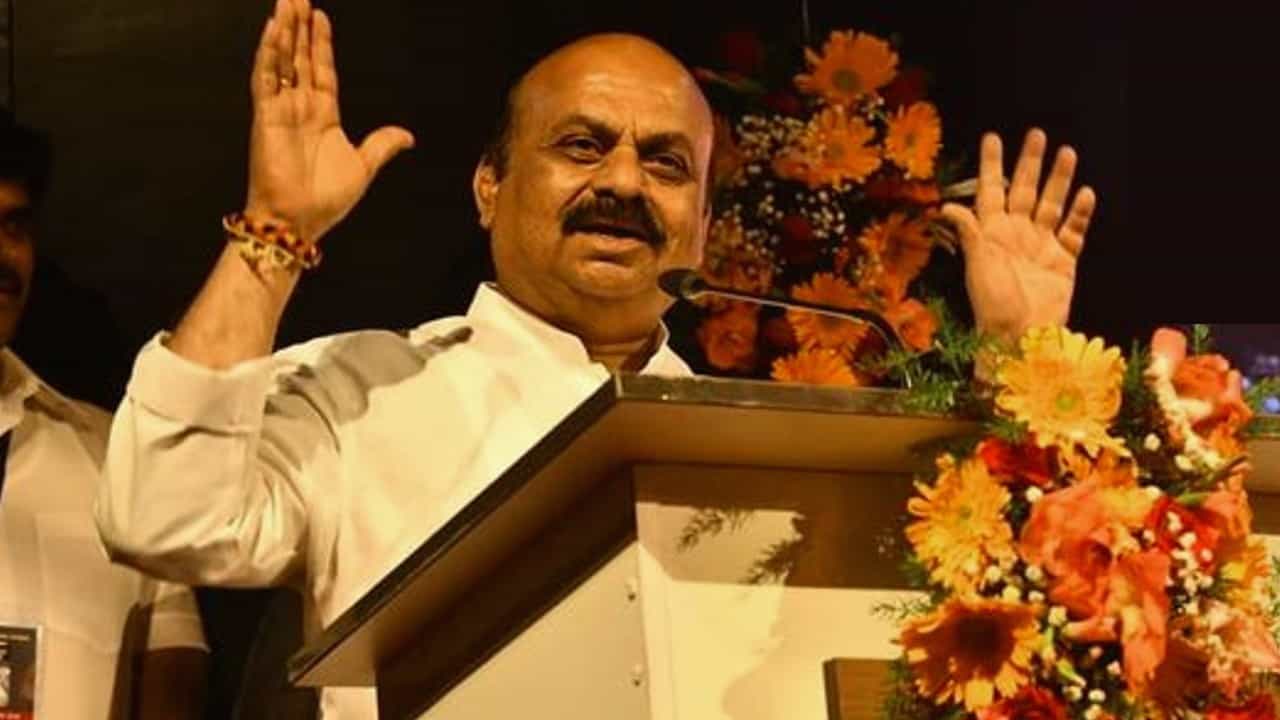 Kuruba community: ಬಿಜೆಪಿಯಲ್ಲಿ ಸಂಘ ನಿಷ್ಠ ಕುರುಬರನ್ನು ಕಡೆಗಣಿಸಿ, ವಲಸಿಗರಿಗೆ ಮಣೆ ಹಾಕ್ತಿದ್ದಾರಾ ಸಿಎಂ ಬೊಮ್ಮಾಯಿ? Kuruba community: ಬಿಜೆಪಿಯಲ್ಲಿ ಸಂಘ ನಿಷ್ಠ ಕುರುಬರನ್ನು ಕಡೆಗಣಿಸಿ, ವಲಸಿಗರಿಗೆ ಮಣೆ ಹಾಕ್ತಿದ್ದಾರಾ ಸಿಎಂ ಬೊಮ್ಮಾಯಿ?