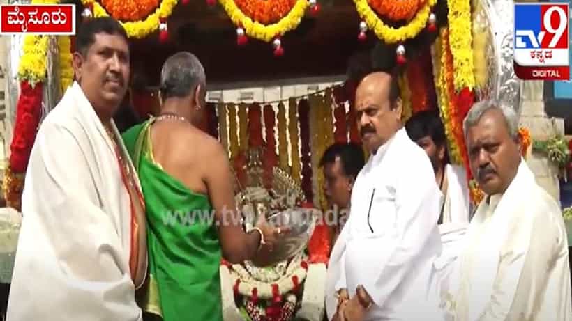 Mysuru Dasara 2022: ಚಾಮುಂಡೇಶ್ವರಿಗೆ ಸಿಎಂ ಬೊಮ್ಮಾಯಿ ಪೂಜೆ, ಐತಿಹಾಸಿಕ ಜಂಬೂ ಸವಾರಿಗೆ ಕ್ಷಣಗಣನೆ