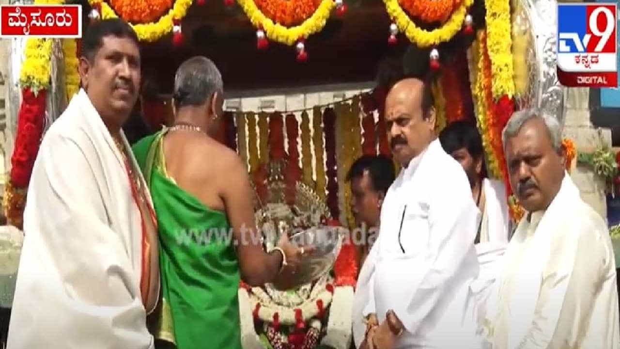Mysuru Dasara 2022: ಚಾಮುಂಡೇಶ್ವರಿಗೆ ಸಿಎಂ ಬೊಮ್ಮಾಯಿ ಪೂಜೆ, ಐತಿಹಾಸಿಕ ಜಂಬೂ ಸವಾರಿಗೆ ಕ್ಷಣಗಣನೆ