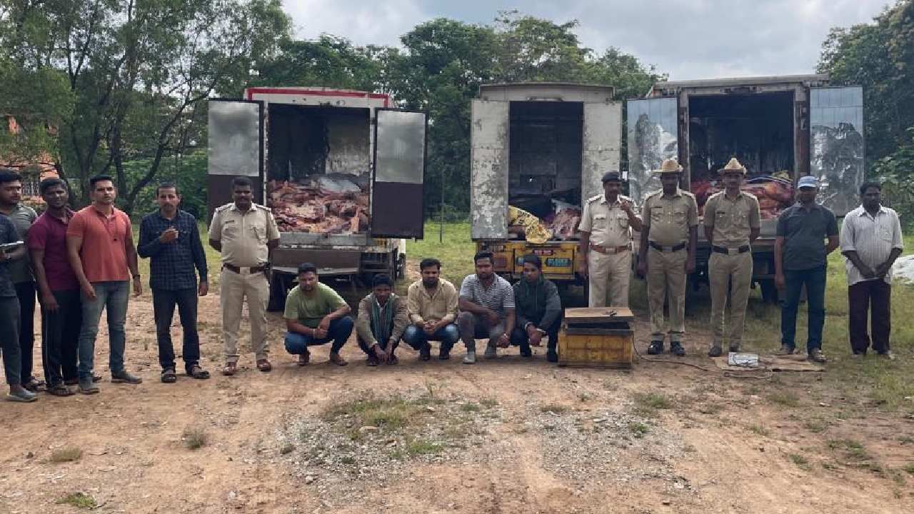 ಗೋವಾಕ್ಕೆ ಅಕ್ರಮವಾಗಿ ಗೋಮಾಂಸ ಸಾಗಿಸುತ್ತಿದ್ದ ಐವರ ಬಂಧನ: 3 ಲಕ್ಷ ರೂ. ಮೌಲ್ಯದ ಗೋಮಾಂಸ ವಶಕ್ಕೆ