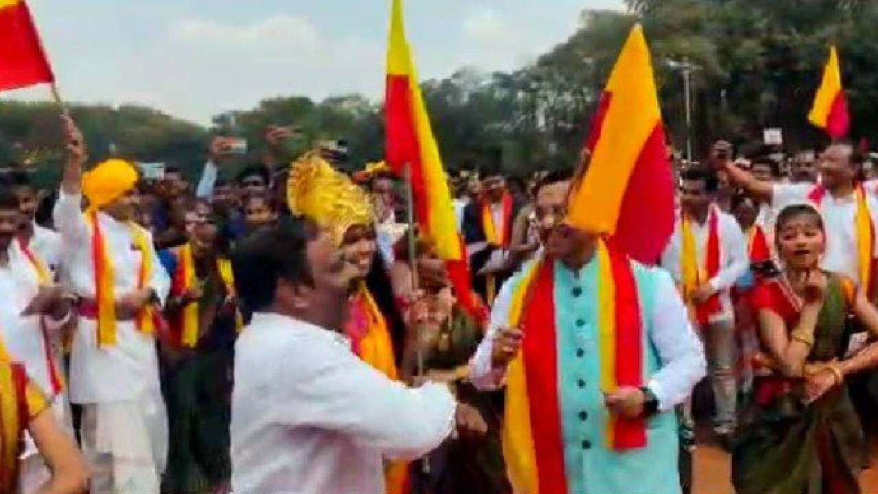 ಹುಟ್ಟಿದರೆ ಕನ್ನಡ ನಾಡಲಿ ಹುಟ್ಟಬೇಕು; ಮಕ್ಕಳ ಜೊತೆ ರಾಜ್​ಕುಮಾರ್​ ಹಾಡಿಗೆ ಪ್ರಲ್ಹಾದ್ ಜೋಶಿ ಡ್ಯಾನ್ಸ್​