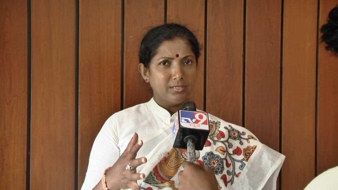 Karnataka Politics: ಕಾಂಗ್ರೆಸ್ನಲ್ಲಿ ದಲಿತ ಸಿಎಂ ಬಳಿಕ ಈಗ ಮಹಿಳಾ ಮುಖ್ಯಮಂತ್ರಿ ಬೇಡಿಕೆ Karnataka Politics: ಕಾಂಗ್ರೆಸ್ನಲ್ಲಿ ದಲಿತ ಸಿಎಂ ಬಳಿಕ ಈಗ ಮಹಿಳಾ ಮುಖ್ಯಮಂತ್ರಿ ಬೇಡಿಕೆ