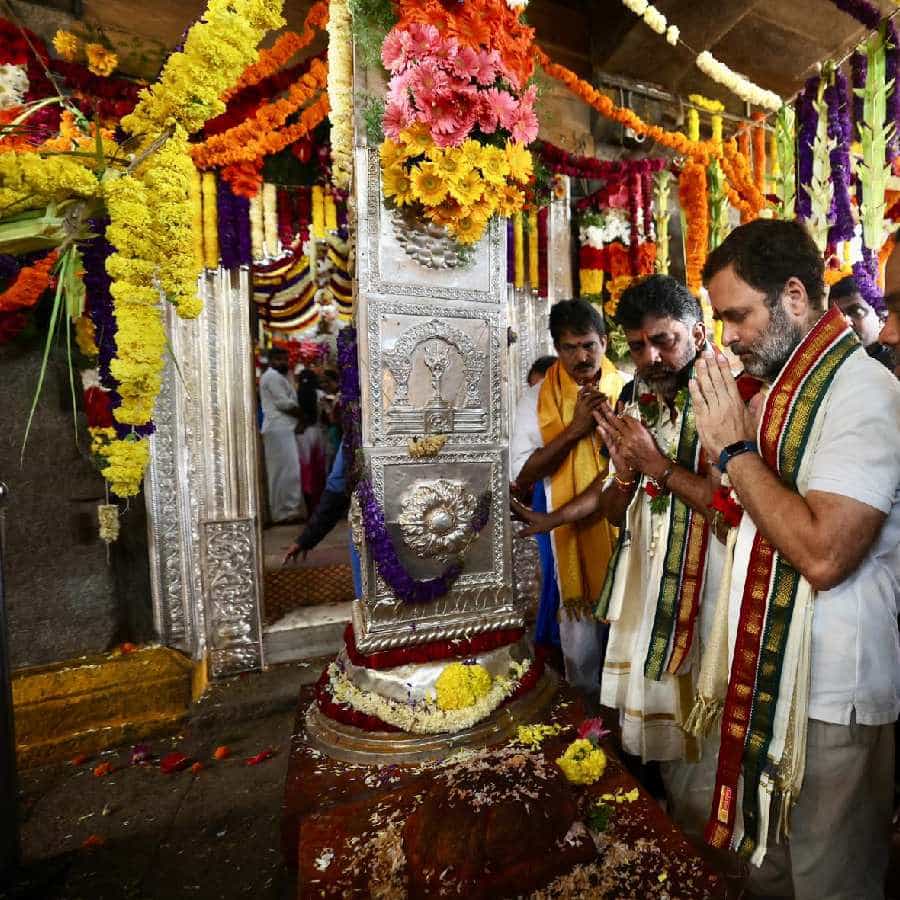 ಕಾಂಗ್ರೆಸ್ ಮುಖಂಡ ರಾಹುಲ್ ಗಾಂಧಿ ಇಂದು ಚಾಮುಂಡಿ ಬೆಟ್ಟಕ್ಕೆ ಭೇಟಿ ನೀಡಿ, ವಿಶೇಷ ಪೂಜೆ ಸಲ್ಲಿಸಿದರು.