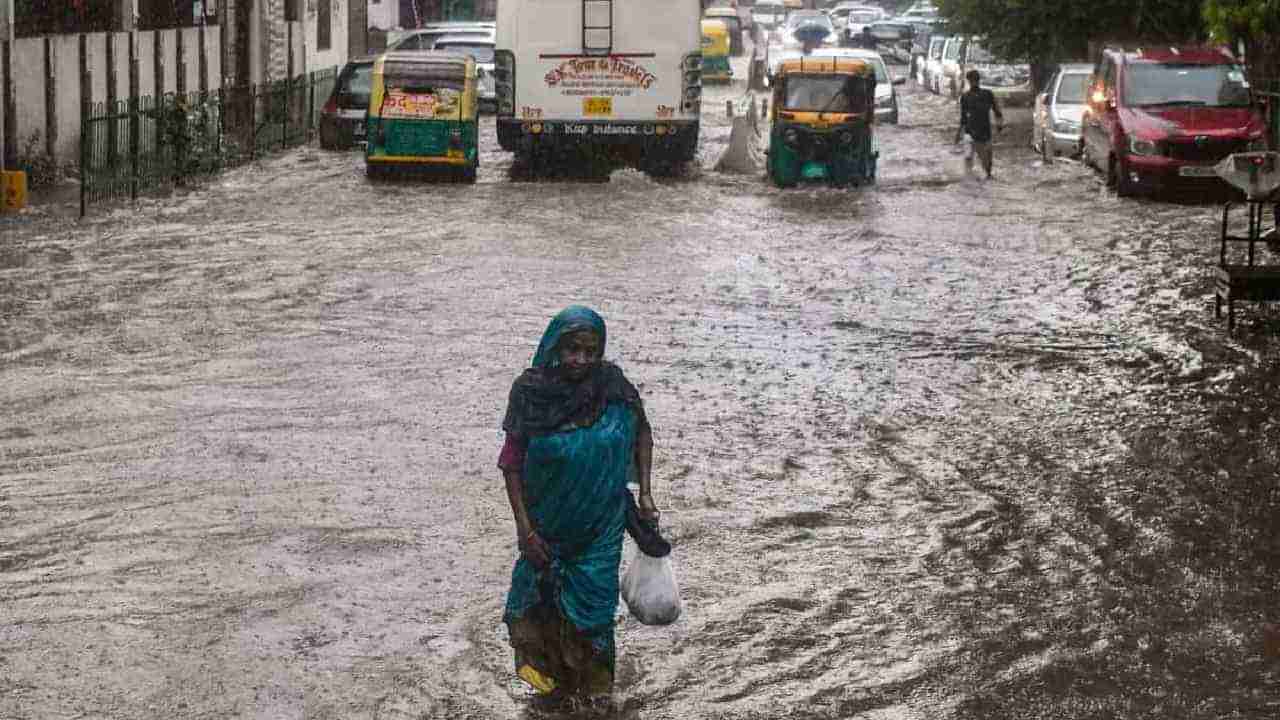 Karnataka Rain: ಕರ್ನಾಟಕದಲ್ಲಿ ಹಿಂಗಾರು ಮಳೆ ಆರಂಭ; ನಾಳೆಯಿಂದ ಬೆಂಗಳೂರು ಸೇರಿ ಈ ಜಿಲ್ಲೆಗಳಲ್ಲಿ ಹಳದಿ ಅಲರ್ಟ್​ ಘೋಷಣೆ