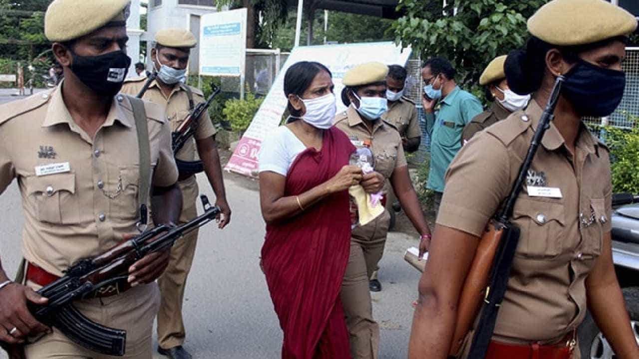 ಅವಧಿಗೂ ಮೊದಲೇ ರಾಜೀವ್ ಗಾಂಧಿ ಹಂತಕರ ಬಿಡುಗಡೆಗೆ ತಮಿಳುನಾಡು ಸರ್ಕಾರ ಶಿಫಾರಸು ಅವಧಿಗೂ ಮೊದಲೇ ರಾಜೀವ್ ಗಾಂಧಿ ಹಂತಕರ ಬಿಡುಗಡೆಗೆ ತಮಿಳುನಾಡು ಸರ್ಕಾರ ಶಿಫಾರಸು