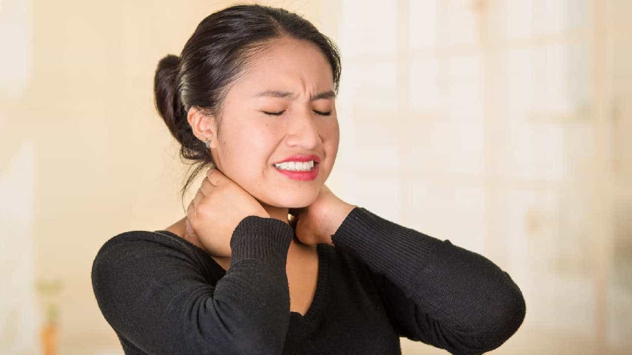 Neck Pain: ಹೀಗೆ ಮಾಡುವುದರಿಂದ ನಿಮ್ಮ ಕುತ್ತಿಗೆ ನೋವು ಮಂಗ ಮಾಯ! ಇಲ್ಲಿದೆ ಮಾಹಿತಿ Neck Pain: ಹೀಗೆ ಮಾಡುವುದರಿಂದ ನಿಮ್ಮ ಕುತ್ತಿಗೆ ನೋವು ಮಂಗ ಮಾಯ! ಇಲ್ಲಿದೆ ಮಾಹಿತಿ