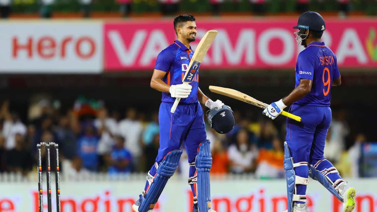 IND vs SA: ಶ್ರೇಯಸ್ ಶತಕ.. ಕಿಶನ್ ಸಿಡಿಲಬ್ಬರದ ಬ್ಯಾಟಿಂಗ್; 2ನೇ ಏಕದಿನ ಪಂದ್ಯ ಗೆದ್ದ ಟೀಂ ಇಂಡಿಯಾ IND vs SA: ಶ್ರೇಯಸ್ ಶತಕ.. ಕಿಶನ್ ಸಿಡಿಲಬ್ಬರದ ಬ್ಯಾಟಿಂಗ್; 2ನೇ ಏಕದಿನ ಪಂದ್ಯ ಗೆದ್ದ ಟೀಂ ಇಂಡಿಯಾ