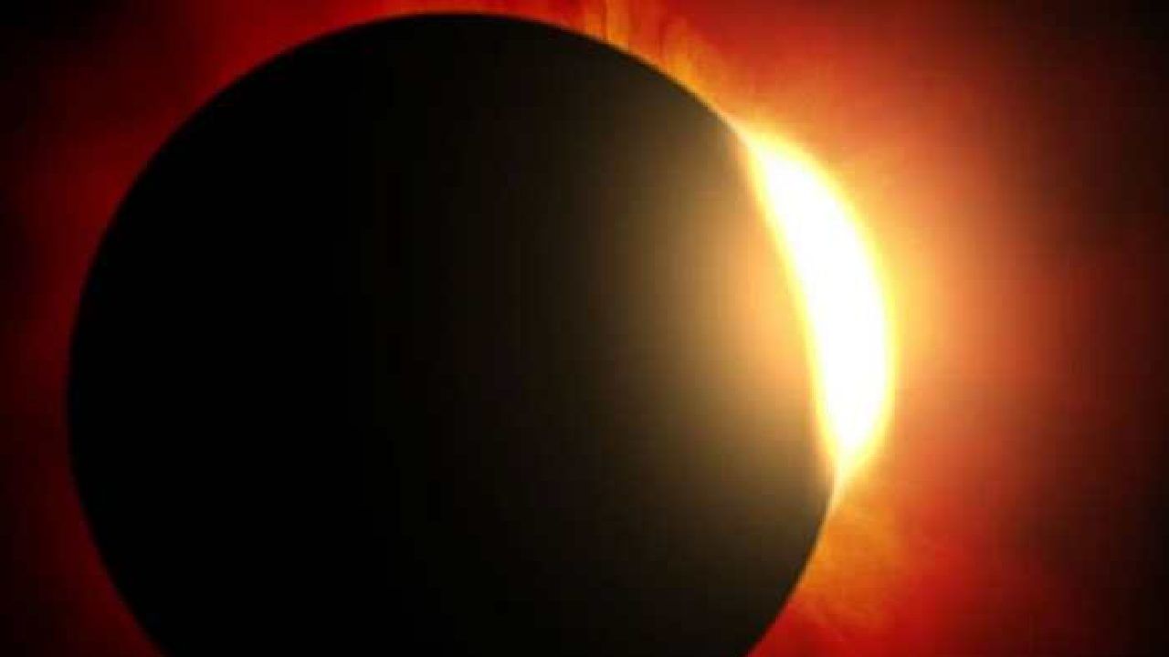 Solar Eclipse 2022: ಅ. 25ರಂದು ಈ ವರ್ಷದ ಕೊನೆಯ ಸೂರ್ಯ ಗ್ರಹಣ; ಭಾರತದಲ್ಲೂ ಗೋಚರವಾಗುತ್ತಾ? Solar Eclipse 2022: ಅ. 25ರಂದು ಈ ವರ್ಷದ ಕೊನೆಯ ಸೂರ್ಯ ಗ್ರಹಣ; ಭಾರತದಲ್ಲೂ ಗೋಚರವಾಗುತ್ತಾ?