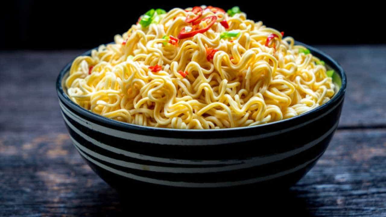 Instant Foods: ಎರಡೇ ನಿಮಿಷದಲ್ಲಿ ತಯಾರಾಗುವ ಆಹಾರ ದೇಹಕ್ಕೆ ಮಾರಕವಾ? Instant Foods: ಎರಡೇ ನಿಮಿಷದಲ್ಲಿ ತಯಾರಾಗುವ ಆಹಾರ ದೇಹಕ್ಕೆ ಮಾರಕವಾ?