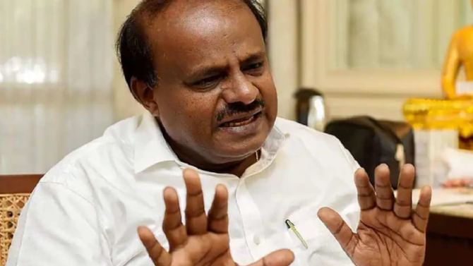 ಹಿಂದಿ ಹೇರಿಕೆ ಬಗ್ಗೆ ರಾಷ್ಟ್ರಪತಿಗಳಿಗೆ ಸಲ್ಲಿಸಿರುವ ವರದಿ ಆಘಾತಕಾರಿ: ಕೇಂದ್ರ ಸರ್ಕಾರದ ಹಿಂದಿ ಹೇರಿಕೆ ವಿರುದ್ಧ ಮಾಜಿ ಸಿಎಂ ಹೆಚ್.ಡಿ ಕುಮಾರಸ್ವಾಮಿ ಕಿಡಿ ಹಿಂದಿ ಹೇರಿಕೆ ಬಗ್ಗೆ ರಾಷ್ಟ್ರಪತಿಗಳಿಗೆ ಸಲ್ಲಿಸಿರುವ ವರದಿ ಆಘಾತಕಾರಿ: ಕೇಂದ್ರ ಸರ್ಕಾರದ ಹಿಂದಿ ಹೇರಿಕೆ ವಿರುದ್ಧ ಮಾಜಿ ಸಿಎಂ ಹೆಚ್.ಡಿ ಕುಮಾರಸ್ವಾಮಿ ಕಿಡಿ