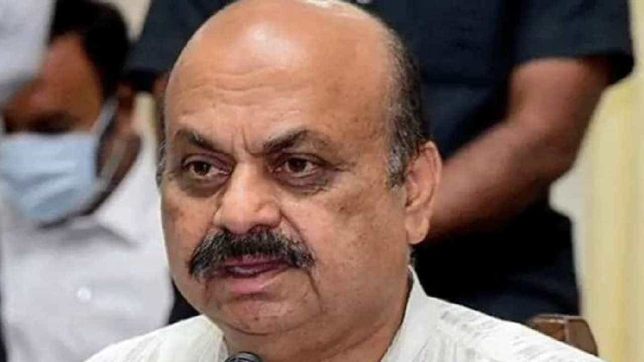 ವಿಧಾನಸಭೆ ಡೆಪ್ಯುಟಿ ಸ್ಪೀಕರ್ ಆನಂದ್ ಮಾಮನಿ ವಿಧಿವಶ: ಗೆಳೆಯನ ಸಾವಿಗೆ ಕಂಬನಿ ಮಿಡಿದ ಸಿಎಂ ಬೊಮ್ಮಾಯಿ ವಿಧಾನಸಭೆ ಡೆಪ್ಯುಟಿ ಸ್ಪೀಕರ್ ಆನಂದ್ ಮಾಮನಿ ವಿಧಿವಶ: ಗೆಳೆಯನ ಸಾವಿಗೆ ಕಂಬನಿ ಮಿಡಿದ ಸಿಎಂ ಬೊಮ್ಮಾಯಿ