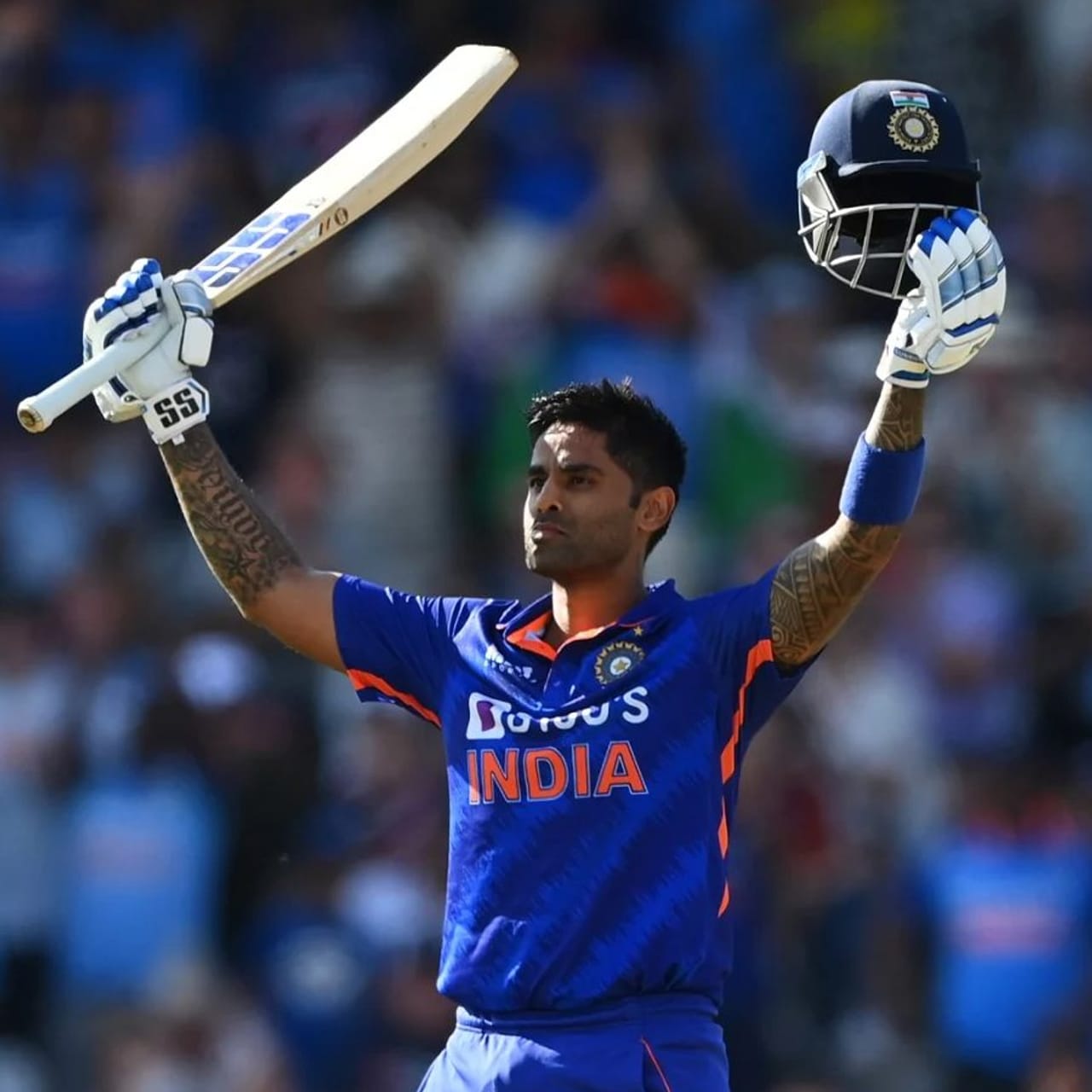 ಟಿ20 ಕ್ರಿಕೆಟ್ನಲ್ಲಿ ಸಿಡಿಲಬ್ಬರದ ಸಿಡಿಲಮರಿಯಾಗಿ ಗುರುತಿಸಿಕೊಂಡಿರುವ ಸೂರ್ಯಕುಮಾರ್ ಯಾದವ್ ಇದೀಗ ಮತ್ತೊಂದು ದಾಖಲೆ ನಿರ್ಮಿಸಿದ್ದಾರೆ. ಈ ಮೂಲಕ ಟೀಮ್ ಇಂಡಿಯಾ ಪರ ಯಾರೂ ಮಾಡದ ವಿಶೇಷ ದಾಖಲೆಯನ್ನು ತಮ್ಮದಾಗಿಸಿಕೊಂಡಿದ್ದಾರೆ.