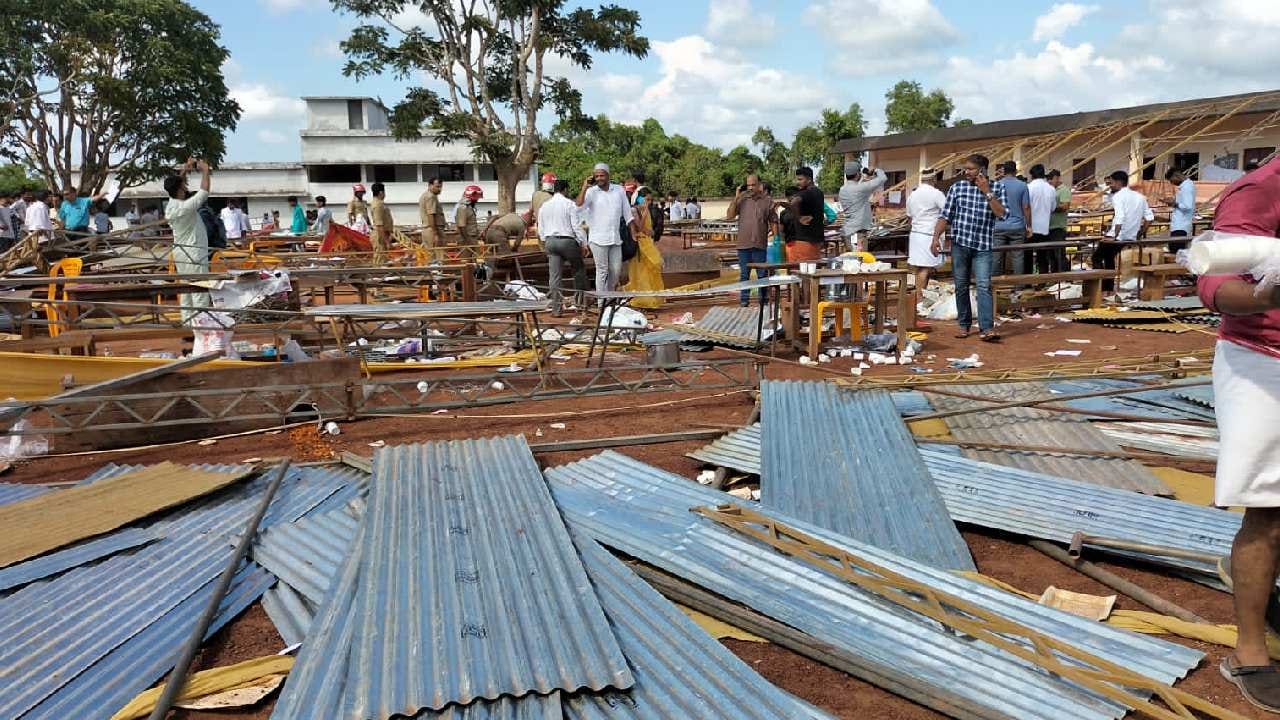 ವಿಜ್ಞಾನ ಮೇಳದ ಪೆಂಡಾಲ್ ಕುಸಿದು ವಿದ್ಯಾರ್ಥಿ, ಶಿಕ್ಷಕರಿಗೆ ಗಾಯ: ತಪ್ಪಿದ ಭಾರೀ ಅನಾಹುತ ವಿಜ್ಞಾನ ಮೇಳದ ಪೆಂಡಾಲ್ ಕುಸಿದು ವಿದ್ಯಾರ್ಥಿ, ಶಿಕ್ಷಕರಿಗೆ ಗಾಯ: ತಪ್ಪಿದ ಭಾರೀ ಅನಾಹುತ