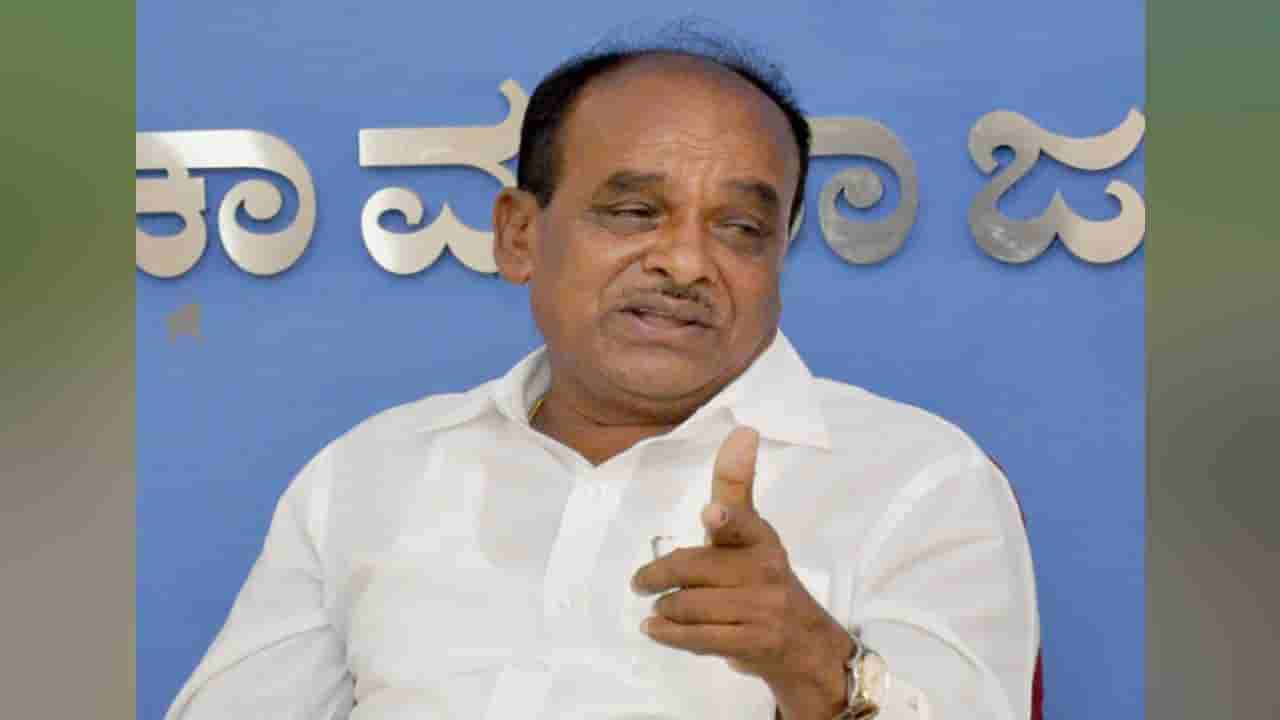 ಚಾಮರಾಜನಗರದಲ್ಲಿ ಕಾಂಗ್ರೆಸ್ ಶಾಸಕನ ವಿರುದ್ಧ ತಿರುಗಿ ಬಿದ್ದ ದಲಿತ ಮುಖಂಡರು