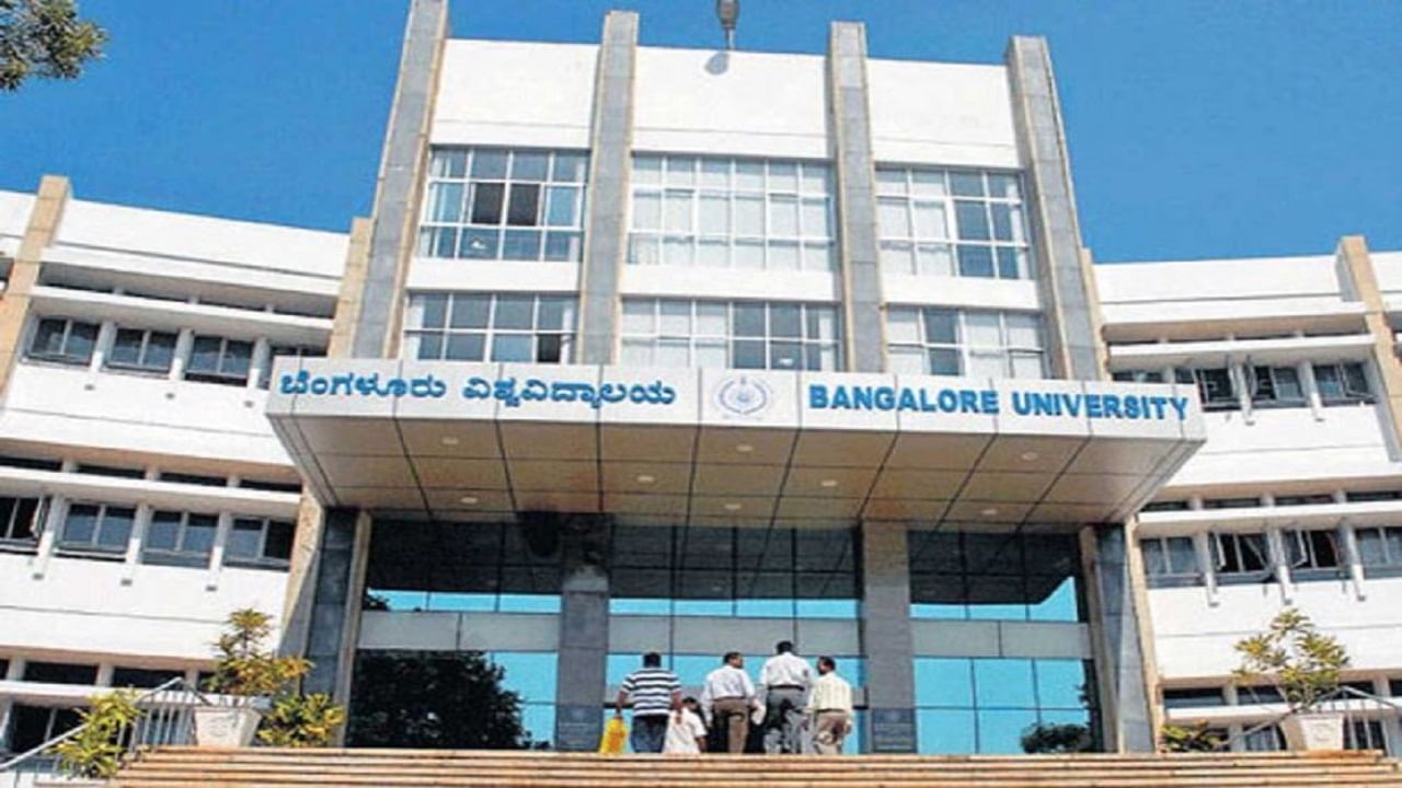 ಫೇಲಾದ ಹಳೇ ವಿದ್ಯಾರ್ಥಿಗಳಿಗೆ ಮತ್ತೆ ಪರೀಕ್ಷೆ ಬರೆಯಲು ಸುವರ್ಣವಕಾಶ ನೀಡಿದ ಬೆಂಗಳೂರು ವಿವಿ ಫೇಲಾದ ಹಳೇ ವಿದ್ಯಾರ್ಥಿಗಳಿಗೆ ಮತ್ತೆ ಪರೀಕ್ಷೆ ಬರೆಯಲು ಸುವರ್ಣವಕಾಶ ನೀಡಿದ ಬೆಂಗಳೂರು ವಿವಿ