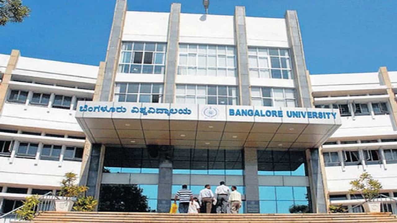 ಫೇಲಾದ ಹಳೇ ವಿದ್ಯಾರ್ಥಿಗಳಿಗೆ ಮತ್ತೆ ಪರೀಕ್ಷೆ ಬರೆಯಲು ಸುವರ್ಣವಕಾಶ ನೀಡಿದ ಬೆಂಗಳೂರು ವಿವಿ ಫೇಲಾದ ಹಳೇ ವಿದ್ಯಾರ್ಥಿಗಳಿಗೆ ಮತ್ತೆ ಪರೀಕ್ಷೆ ಬರೆಯಲು ಸುವರ್ಣವಕಾಶ ನೀಡಿದ ಬೆಂಗಳೂರು ವಿವಿ
