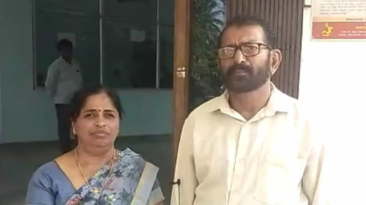 ಲಂಚಕ್ಕಾಗಿ ಅಧಿಕಾರಿಗಳಿಂದ ಕಿರುಕುಳ, ದಯಾಮರಣ ಕೋರಿ ರಾಷ್ಟ್ರಪತಿಗೆ ಪತ್ರ ಬರೆದ ದಂಪತಿಗಳು ಲಂಚಕ್ಕಾಗಿ ಅಧಿಕಾರಿಗಳಿಂದ ಕಿರುಕುಳ, ದಯಾಮರಣ ಕೋರಿ ರಾಷ್ಟ್ರಪತಿಗೆ ಪತ್ರ ಬರೆದ ದಂಪತಿಗಳು