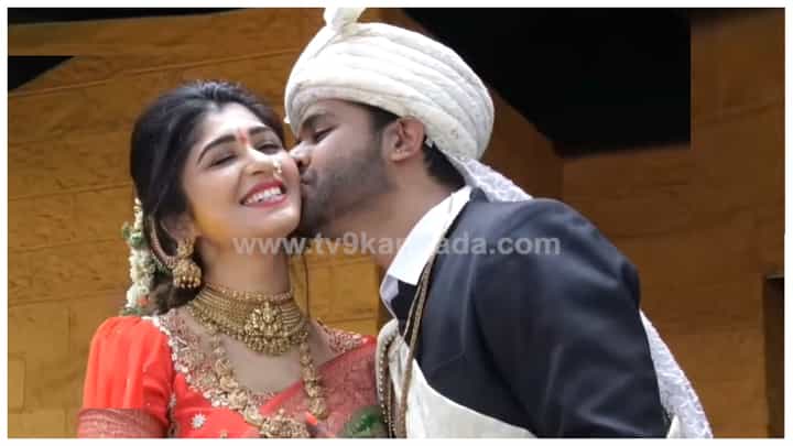 Aditi Prabhudeva: ಮದುವೆಗೂ ಮುನ್ನ ಉತ್ತರ ಕರ್ನಾಟಕ ಶೈಲಿಯಲ್ಲಿ ಫೋಟೋಶೂಟ್ ಮಾಡಿಸಿದ ಅದಿತಿ-ಯಶಸ್ವಿ Aditi Prabhudeva: ಮದುವೆಗೂ ಮುನ್ನ ಉತ್ತರ ಕರ್ನಾಟಕ ಶೈಲಿಯಲ್ಲಿ ಫೋಟೋಶೂಟ್ ಮಾಡಿಸಿದ ಅದಿತಿ-ಯಶಸ್ವಿ