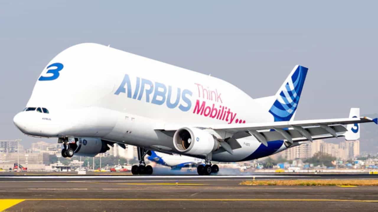 Airbus Beluga: ಮುಂಬೈಗೆ ಬಂದಿಳಿದ ಅಪರೂಪದ ತಿಮಿಂಗಿಲ ಆಕಾರದ ವಿಮಾನ, ವಿಸ್ಮಿತರಾದ ಜನ Airbus Beluga: ಮುಂಬೈಗೆ ಬಂದಿಳಿದ ಅಪರೂಪದ ತಿಮಿಂಗಿಲ ಆಕಾರದ ವಿಮಾನ, ವಿಸ್ಮಿತರಾದ ಜನ