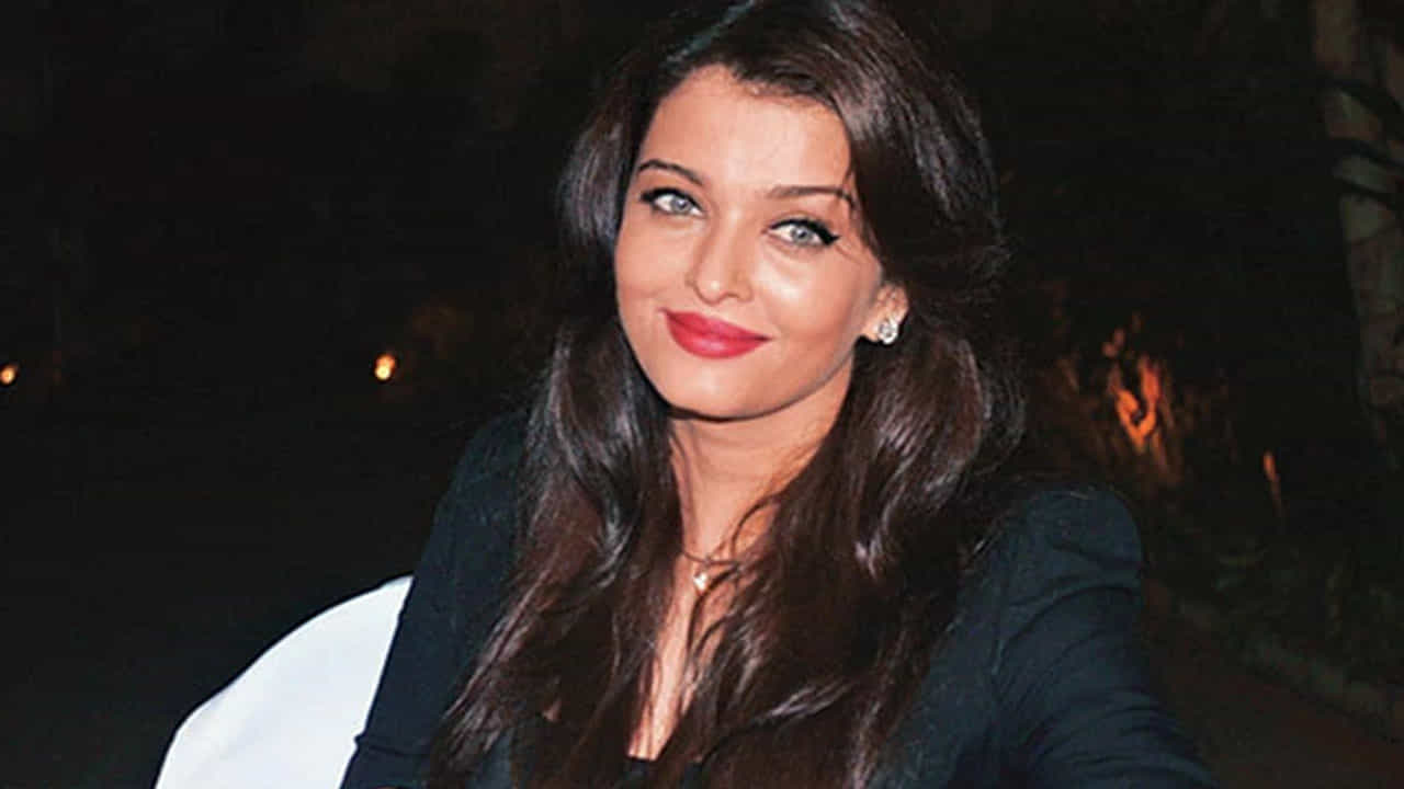 Aishwarya Rai Birthday: 1500 ರೂ. ಸಂಭಾವನೆ ಪಡೆಯುತ್ತಿದ್ದ ನಟಿ ಐಶ್ವರ್ಯಾ ರೈ 10 ಕೋಟಿ ರೂ. ಪಡೆಯುವಂತಾಗಿದ್ದು ಹೇಗೆ? Aishwarya Rai Birthday: 1500 ರೂ. ಸಂಭಾವನೆ ಪಡೆಯುತ್ತಿದ್ದ ನಟಿ ಐಶ್ವರ್ಯಾ ರೈ 10 ಕೋಟಿ ರೂ. ಪಡೆಯುವಂತಾಗಿದ್ದು ಹೇಗೆ?