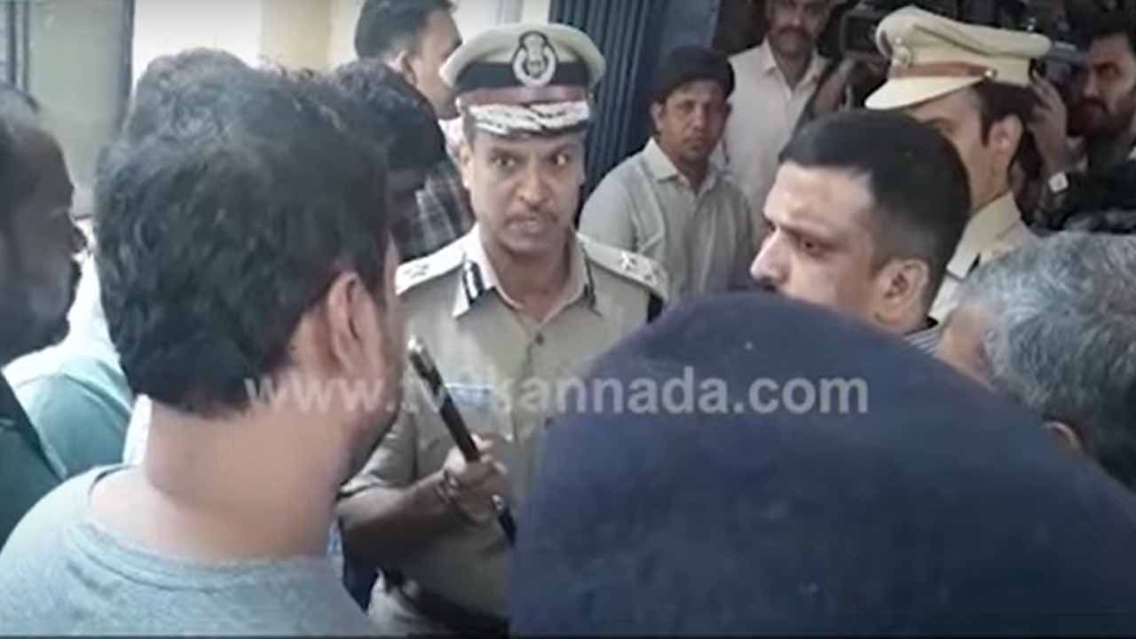 ಬೆಂಗಳೂರು: ತಮ್ಮನ್ನು ದುರುಗುಟ್ಟಿ ನೋಡಿದ ಪುಡಿರೌಡಿಯ ಮೇಲೇರಿ ಹೋದರು ಎಡಿಜಿಪಿ ಅಲೋಕ್ ಕುಮಾರ್! ಬೆಂಗಳೂರು: ತಮ್ಮನ್ನು ದುರುಗುಟ್ಟಿ ನೋಡಿದ ಪುಡಿರೌಡಿಯ ಮೇಲೇರಿ ಹೋದರು ಎಡಿಜಿಪಿ ಅಲೋಕ್ ಕುಮಾರ್!