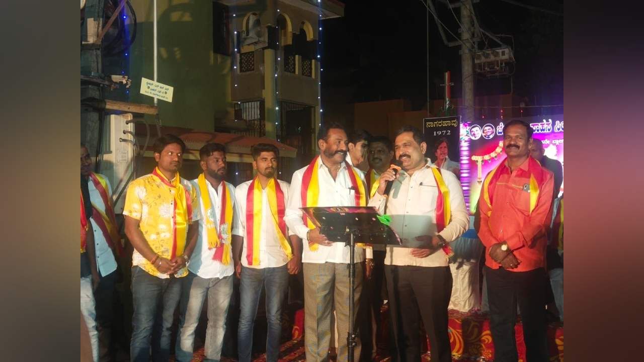 ಬಿಜೆಪಿ ಎಂಎಲ್ಸಿ ಜೊತೆ ವೇದಿಕೆ ಹಂಚಿಕೊಂಡ ಮಾಜಿ ರೌಡಿ ಜೇಡರಹಳ್ಳಿ ಕೃಷ್ಣಪ್ಪ ಬಿಜೆಪಿ ಎಂಎಲ್ಸಿ ಜೊತೆ ವೇದಿಕೆ ಹಂಚಿಕೊಂಡ ಮಾಜಿ ರೌಡಿ ಜೇಡರಹಳ್ಳಿ ಕೃಷ್ಣಪ್ಪ