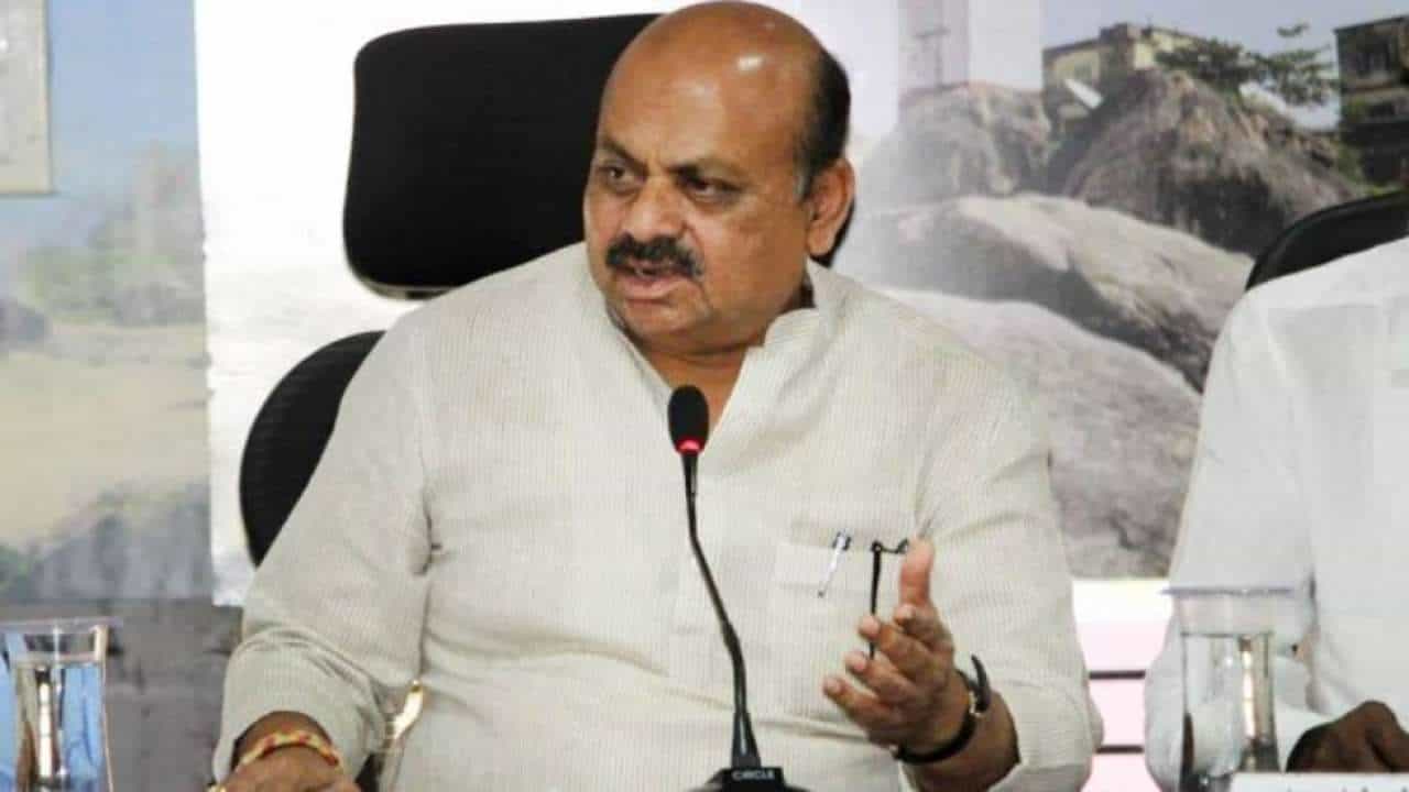 Metro Pillar collapsed: ಮೆಟ್ರೋ ಕಂಬಿ ಕುಸಿದು ತಾಯಿ, ಮಗು ಸಾವು ಪ್ರಕರಣ; BMRCLನ ಮುಖ್ಯ ಇಂಜಿನಿಯರ್ ಅಮಾನತು-ಸಿಎಂ ಆದೇಶ Metro Pillar collapsed: ಮೆಟ್ರೋ ಕಂಬಿ ಕುಸಿದು ತಾಯಿ, ಮಗು ಸಾವು ಪ್ರಕರಣ; BMRCLನ ಮುಖ್ಯ ಇಂಜಿನಿಯರ್ ಅಮಾನತು-ಸಿಎಂ ಆದೇಶ