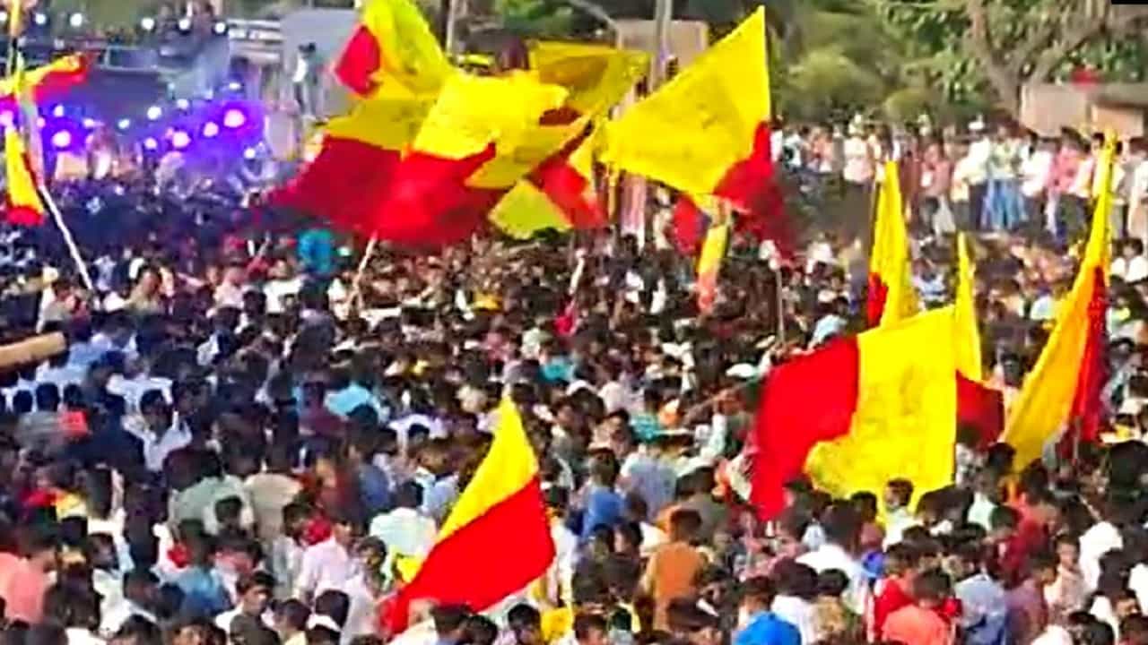 ಬೆಳಗಾವಿ: ಕನ್ನಡ ರಾಜ್ಯೋತ್ಸವ ಮೆರವಣಿಗೆ ವೇಳೆ ಯುವಕನಿಗೆ ಚಾಕು ಇರಿತ! ಬೆಳಗಾವಿ: ಕನ್ನಡ ರಾಜ್ಯೋತ್ಸವ ಮೆರವಣಿಗೆ ವೇಳೆ ಯುವಕನಿಗೆ ಚಾಕು ಇರಿತ!