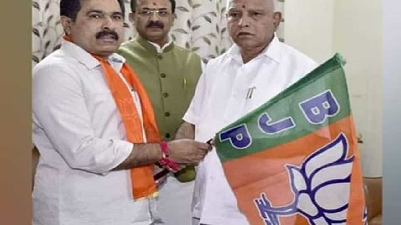 Karnataka Assembly Poll 2023: ಕಾಂಗ್ರೆಸ್ ಬಾಗಿಲು ತಟ್ಟಿದ ಬಿಜೆಪಿ ಹಾಲಿ MLC, ರಾಜಾಜಿನಗರ ಕ್ಷೇತ್ರದ ಟಿಕೆಟ್ಗೆ ಬೇಡಿಕೆ Karnataka Assembly Poll 2023: ಕಾಂಗ್ರೆಸ್ ಬಾಗಿಲು ತಟ್ಟಿದ ಬಿಜೆಪಿ ಹಾಲಿ MLC, ರಾಜಾಜಿನಗರ ಕ್ಷೇತ್ರದ ಟಿಕೆಟ್ಗೆ ಬೇಡಿಕೆ
