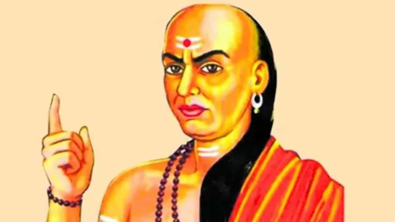 ಚಾಣಕ್ಯ ನೀತಿ: ಮಹಿಳೆಯರು ತಮ್ಮ ಗಂಡನಿಂದ ಈ ವಿಷಯಗಳನ್ನು ಖಂಡಿತವಾಗಿಯೂ ಮರೆಮಾಚುತ್ತಾರೆ ಚಾಣಕ್ಯ ನೀತಿ: ಮಹಿಳೆಯರು ತಮ್ಮ ಗಂಡನಿಂದ ಈ ವಿಷಯಗಳನ್ನು ಖಂಡಿತವಾಗಿಯೂ ಮರೆಮಾಚುತ್ತಾರೆ