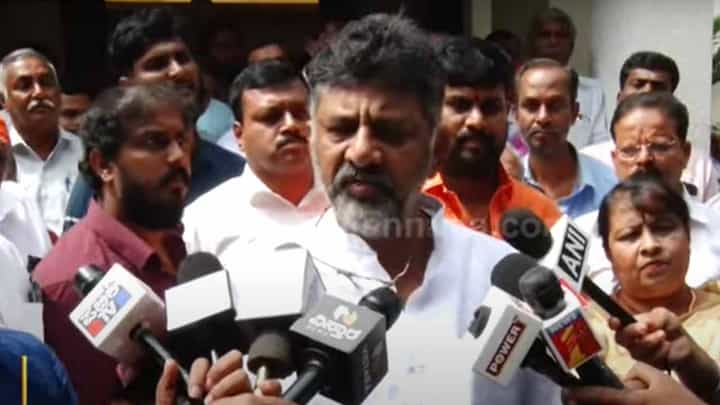 ಮತದಾರ ಪಟ್ಟಿ ಪರಿಷ್ಕರಣೆಯಲ್ಲಿ ಅಕ್ರಮ ಎಸಗಿದವರನ್ನು ನಾಳೆ ಮಧ್ಯಾಹ್ನ 12 ಗಂಟೆಯೊಳಗೆ ಬಂಧಿಸಬೇಕು: ಡಿಕೆ ಶಿವಕುಮಾರ ಮತದಾರ ಪಟ್ಟಿ ಪರಿಷ್ಕರಣೆಯಲ್ಲಿ ಅಕ್ರಮ ಎಸಗಿದವರನ್ನು ನಾಳೆ ಮಧ್ಯಾಹ್ನ 12 ಗಂಟೆಯೊಳಗೆ ಬಂಧಿಸಬೇಕು: ಡಿಕೆ ಶಿವಕುಮಾರ