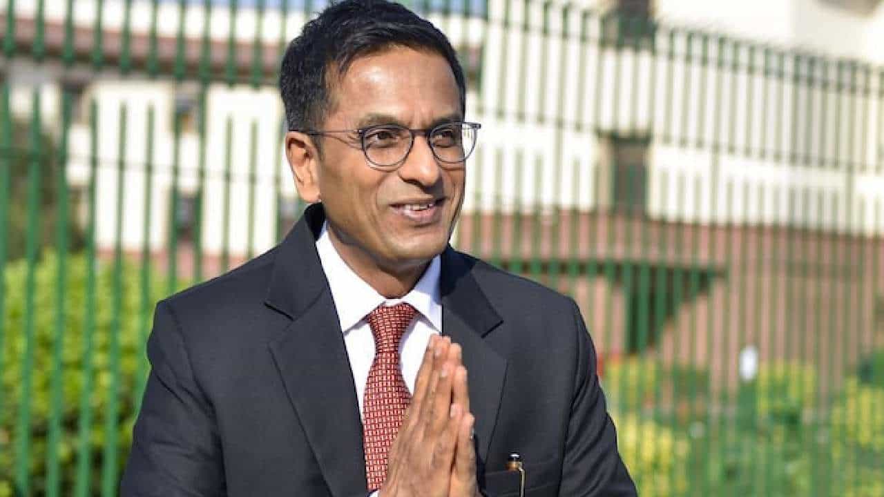 CJI DY Chandrachud: ಸುಪ್ರೀಂ ಕೋರ್ಟ್ನ 50ನೇ ಮುಖ್ಯ ನ್ಯಾಯಮೂರ್ತಿಯಾಗಿ ಡಿವೈ ಚಂದ್ರಚೂಡ್ ಪ್ರಮಾಣವಚನ ಸ್ವೀಕಾರ CJI DY Chandrachud: ಸುಪ್ರೀಂ ಕೋರ್ಟ್ನ 50ನೇ ಮುಖ್ಯ ನ್ಯಾಯಮೂರ್ತಿಯಾಗಿ ಡಿವೈ ಚಂದ್ರಚೂಡ್ ಪ್ರಮಾಣವಚನ ಸ್ವೀಕಾರ