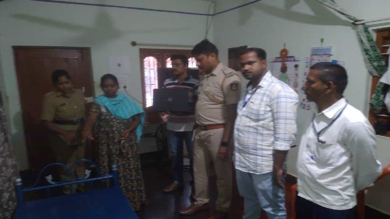 Crime News: ಕೌಟುಂಬಿಕ ಕಲಹ, ಮೈ ಮೇಲೆ ಬಿಸಿನೀರು, ಕಾರದ ಪುಡಿ ಎರಚಿ ಒನಕೆಯಿಂದ ಹಲ್ಲೆ ನಡೆಸಿ ಮಾವನನ್ನು ಕೊಂದ ಸೊಸೆ Crime News: ಕೌಟುಂಬಿಕ ಕಲಹ, ಮೈ ಮೇಲೆ ಬಿಸಿನೀರು, ಕಾರದ ಪುಡಿ ಎರಚಿ ಒನಕೆಯಿಂದ ಹಲ್ಲೆ ನಡೆಸಿ ಮಾವನನ್ನು ಕೊಂದ ಸೊಸೆ