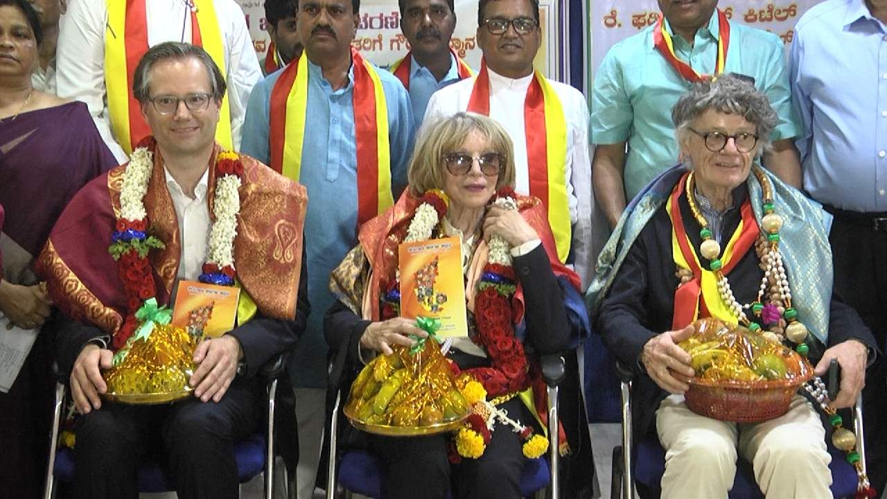 ಧಾರವಾಡಕ್ಕೆ ಭೇಟಿ ನೀಡಿದ ರೆವರೆಂಡ್ ಫರ್ಡಿನೆಂಡ್ ಕಿಟ್ಟೆಲ್ನ ಮರಿಮೊಮ್ಮಕ್ಕಳು ಧಾರವಾಡಕ್ಕೆ ಭೇಟಿ ನೀಡಿದ ರೆವರೆಂಡ್ ಫರ್ಡಿನೆಂಡ್ ಕಿಟ್ಟೆಲ್ನ ಮರಿಮೊಮ್ಮಕ್ಕಳು