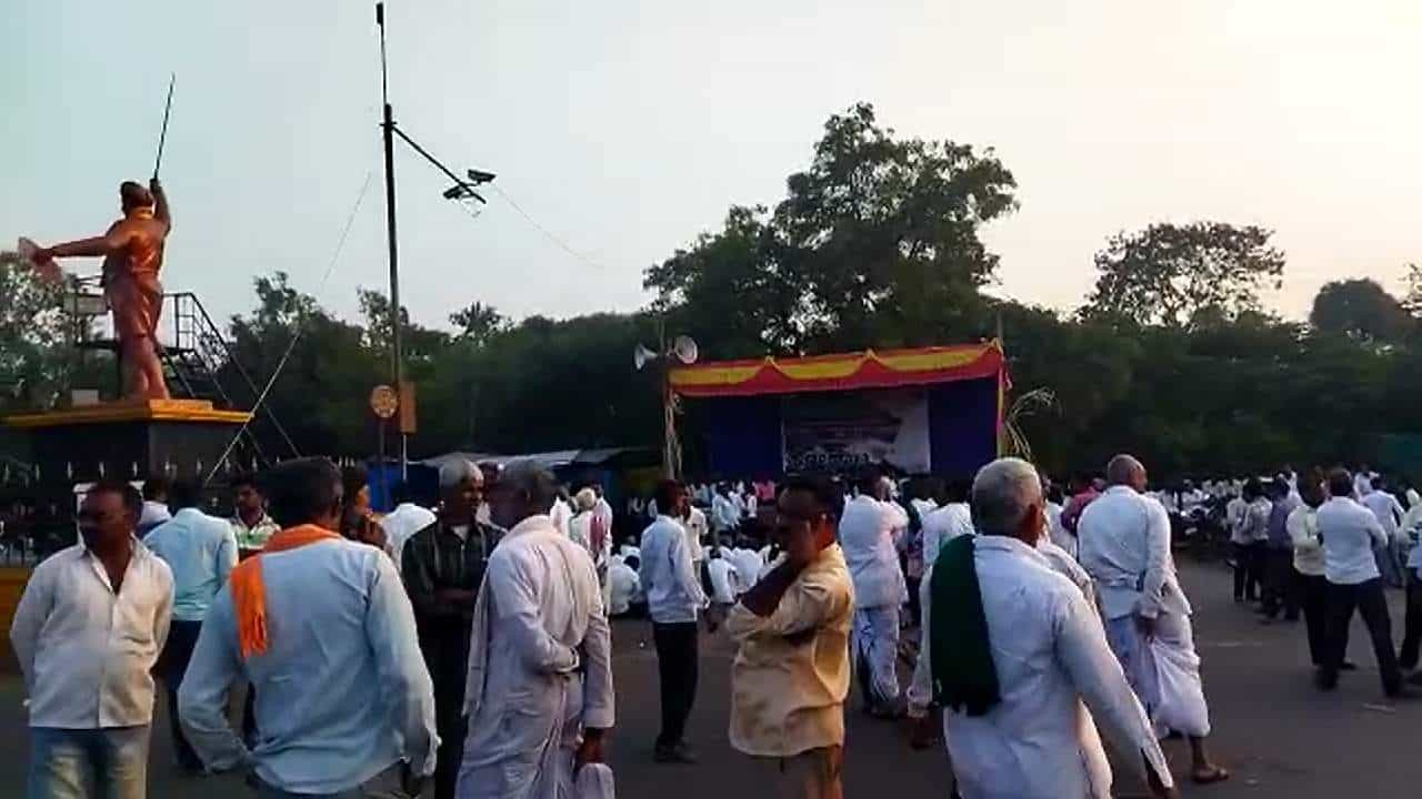 ಬಾಗಲಕೋಟೆಯಲ್ಲಿ ರೈತರ ಪ್ರತಿಭಟನೆ: ಇಂದಿನಿಂದ, ನವೆಂಬರ್ 11ರ ಮಧ್ಯರಾತ್ರಿವರೆಗು ಮದ್ಯ ಮಾರಾಟ ನಿಷೇಧ ಬಾಗಲಕೋಟೆಯಲ್ಲಿ ರೈತರ ಪ್ರತಿಭಟನೆ: ಇಂದಿನಿಂದ, ನವೆಂಬರ್ 11ರ ಮಧ್ಯರಾತ್ರಿವರೆಗು ಮದ್ಯ ಮಾರಾಟ ನಿಷೇಧ