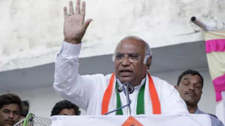 Congress Kalyana Kranti Live ಕಲಬುರಗಿಯಲ್ಲಿ ಖರ್ಗೆಗೆ ಅದ್ಧೂರಿ ಸ್ವಾಗತ, ಬೃಹತ್ ಸಮಾವೇಶ Congress Kalyana Kranti Live ಕಲಬುರಗಿಯಲ್ಲಿ ಖರ್ಗೆಗೆ ಅದ್ಧೂರಿ ಸ್ವಾಗತ, ಬೃಹತ್ ಸಮಾವೇಶ