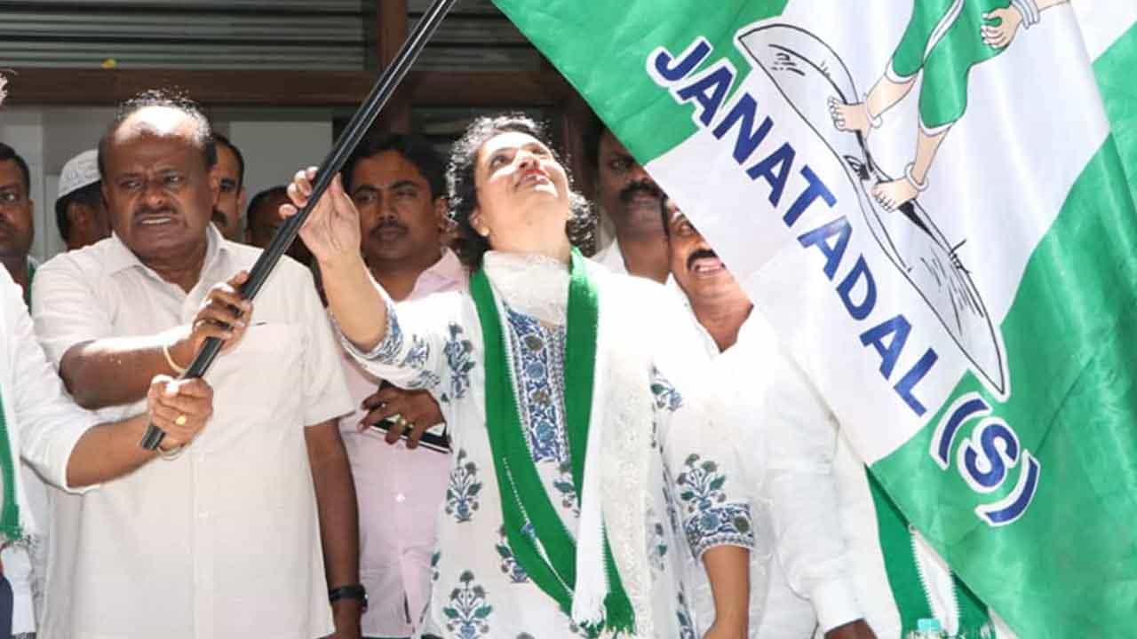 ಮುಳಬಾಗಿಲಿನಿಂದ ಜೆಡಿಎಸ್ ರಥಯಾತ್ರೆ ಆರಂಭ: ವಿಧಾನಸಭಾ ಚುನಾವಣೆ ರಣಕಹಳೆ ಮೊಳಗಿಸಿದ ಎಚ್ಡಿ ಕುಮಾರಸ್ವಾಮಿ ಮುಳಬಾಗಿಲಿನಿಂದ ಜೆಡಿಎಸ್ ರಥಯಾತ್ರೆ ಆರಂಭ: ವಿಧಾನಸಭಾ ಚುನಾವಣೆ ರಣಕಹಳೆ ಮೊಳಗಿಸಿದ ಎಚ್ಡಿ ಕುಮಾರಸ್ವಾಮಿ
