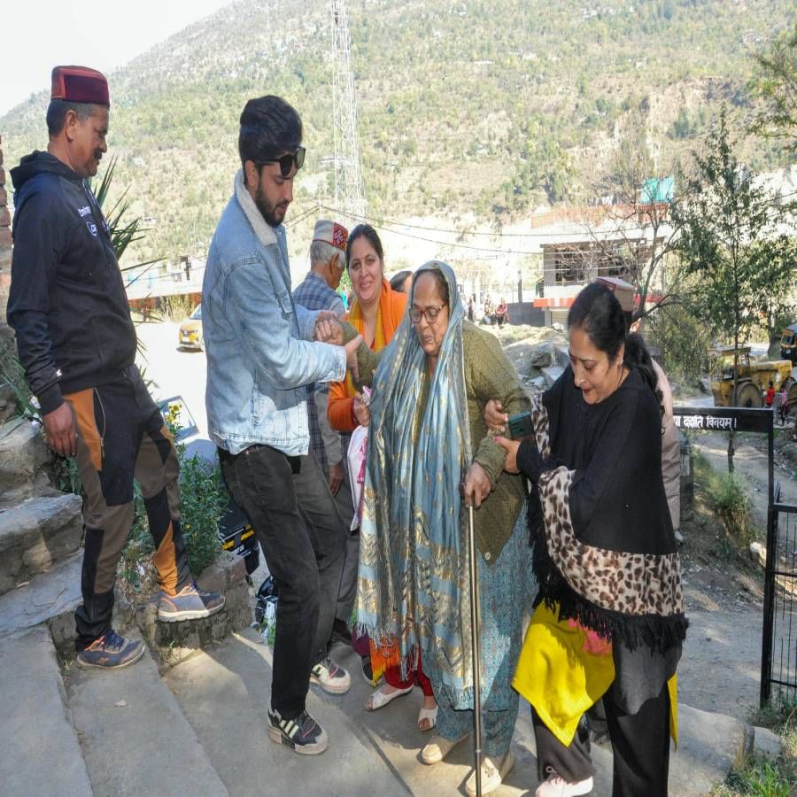 Himachal Pradesh Assembly Elections 2022 Updates voter turnout record Jai Ram Thakur and BJP president JP Nadda votes with family