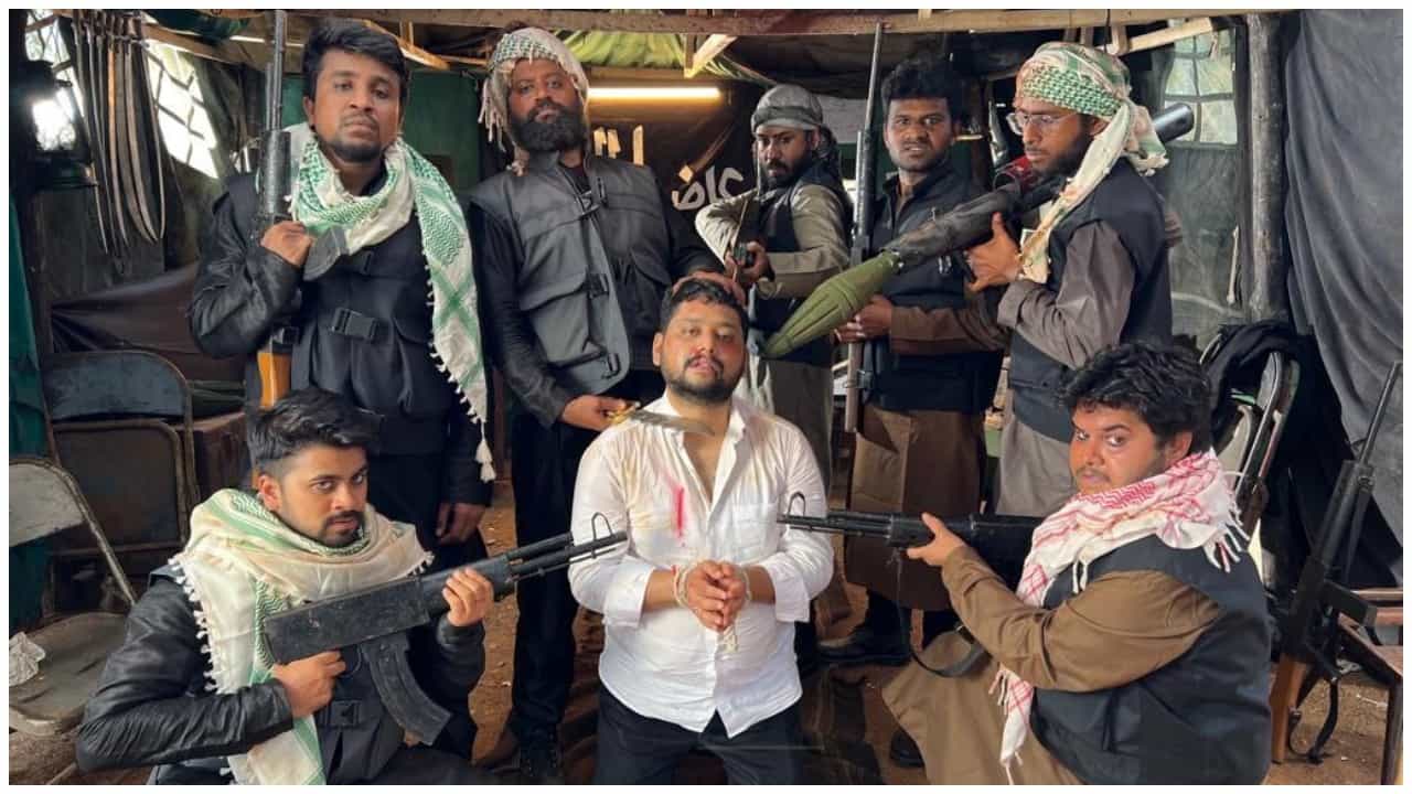 Ajaneesh B Loknath: ಅಜನೀಶ್ ಲೋಕನಾಥ್ಗೆ ಯಾಕಿಂಥ ಸ್ಥಿತಿ; ಇದು ಹಾಸ್ಟೆಲ್ ಹುಡುಗರ ಕಿತಾಪತಿ Ajaneesh B Loknath: ಅಜನೀಶ್ ಲೋಕನಾಥ್ಗೆ ಯಾಕಿಂಥ ಸ್ಥಿತಿ; ಇದು ಹಾಸ್ಟೆಲ್ ಹುಡುಗರ ಕಿತಾಪತಿ