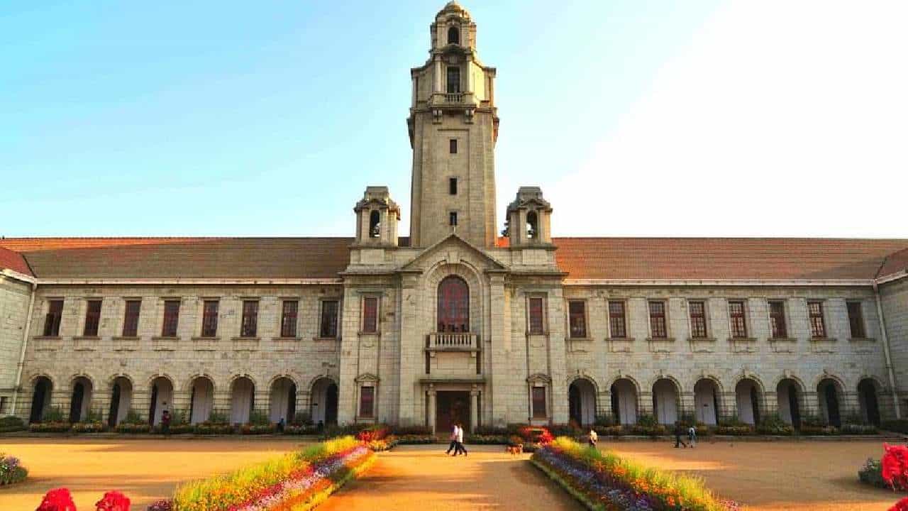 Bangalore University: ಭಾರತದ ಟಾಪ್ 7 ವಿಶ್ವವಿದ್ಯಾಲಯಗಳಲ್ಲಿ ಬೆಂಗಳೂರಿನ ಯುನಿವರ್ಸಿಟಿಗೂ ಸ್ಥಾನ Bangalore University: ಭಾರತದ ಟಾಪ್ 7 ವಿಶ್ವವಿದ್ಯಾಲಯಗಳಲ್ಲಿ ಬೆಂಗಳೂರಿನ ಯುನಿವರ್ಸಿಟಿಗೂ ಸ್ಥಾನ
