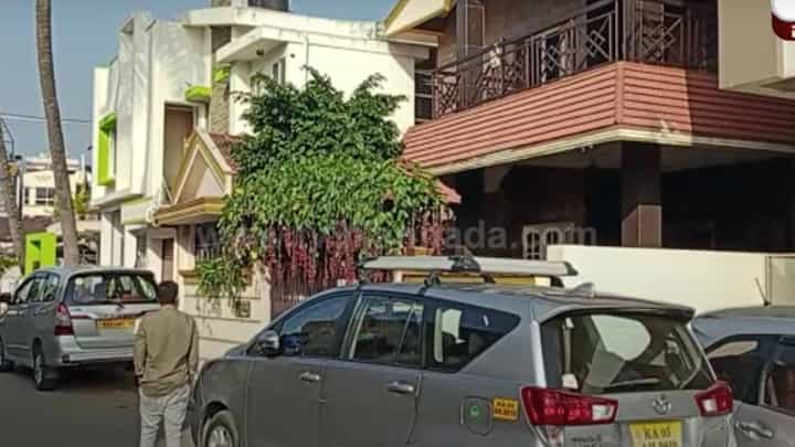 ಚಿಕ್ಕಮಗಳೂರು ಕಾಂಗ್ರೆಸ್ ನಾಯಕಿ ಗಾಯತ್ರಿ ಶಾಂತೇಗೌಡ ಮತ್ತು ಅಳಿಯನ ಮನೆಗಳ ಮೇಲೆ ಐಟಿ ದಾಳಿ ಚಿಕ್ಕಮಗಳೂರು ಕಾಂಗ್ರೆಸ್ ನಾಯಕಿ ಗಾಯತ್ರಿ ಶಾಂತೇಗೌಡ ಮತ್ತು ಅಳಿಯನ ಮನೆಗಳ ಮೇಲೆ ಐಟಿ ದಾಳಿ