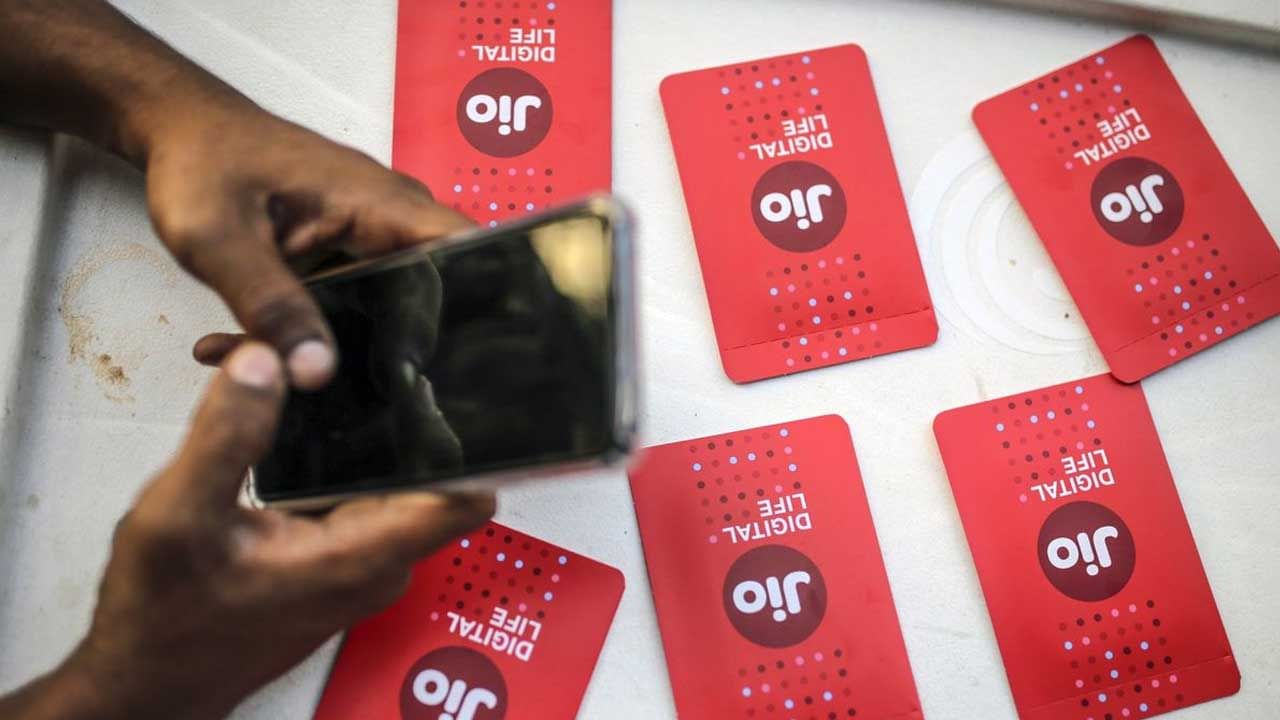 JIO Down: ದೇಶದಾದ್ಯಂತ ಜಿಯೋ ನೆಟ್ವರ್ಕ್ ಡೌನ್: ಕಾಲ್ ಹೋಗ್ತಿಲ್ಲ, ಮೆಸೇಜ್ ಸೆಂಡ್ ಆಗ್ತಿಲ್ಲ JIO Down: ದೇಶದಾದ್ಯಂತ ಜಿಯೋ ನೆಟ್ವರ್ಕ್ ಡೌನ್: ಕಾಲ್ ಹೋಗ್ತಿಲ್ಲ, ಮೆಸೇಜ್ ಸೆಂಡ್ ಆಗ್ತಿಲ್ಲ