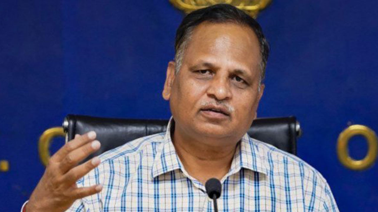 ಜೈಲಿನೊಳಗಿನ ವಿಡಿಯೊ ಪ್ರಸಾರ ಮಾಡದಂತೆ ಮಾಧ್ಯಮಗಳನ್ನು ನಿರ್ಬಂಧಿಸಲು ದೆಹಲಿ ನ್ಯಾಯಾಲಯದ ಮೊರೆ ಹೋದ ಸತ್ಯೇಂದ್ರ ಜೈನ್ ಜೈಲಿನೊಳಗಿನ ವಿಡಿಯೊ ಪ್ರಸಾರ ಮಾಡದಂತೆ ಮಾಧ್ಯಮಗಳನ್ನು ನಿರ್ಬಂಧಿಸಲು ದೆಹಲಿ ನ್ಯಾಯಾಲಯದ ಮೊರೆ ಹೋದ ಸತ್ಯೇಂದ್ರ ಜೈನ್