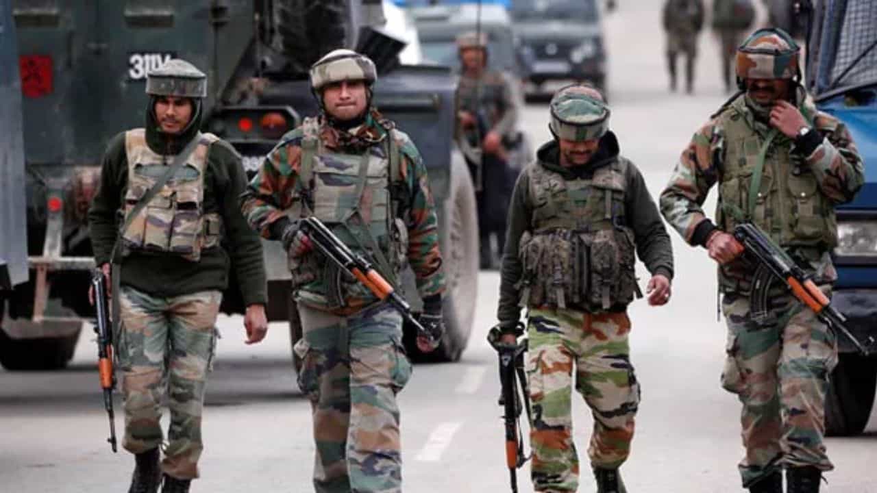 Jammu and Kashmir: ಮೂವರು ಉಗ್ರರ ಹತ್ಯೆ, ಎರಡು ಎಕೆ-47 ಗನ್ ವಶಕ್ಕೆ Jammu and Kashmir: ಮೂವರು ಉಗ್ರರ ಹತ್ಯೆ, ಎರಡು ಎಕೆ-47 ಗನ್ ವಶಕ್ಕೆ