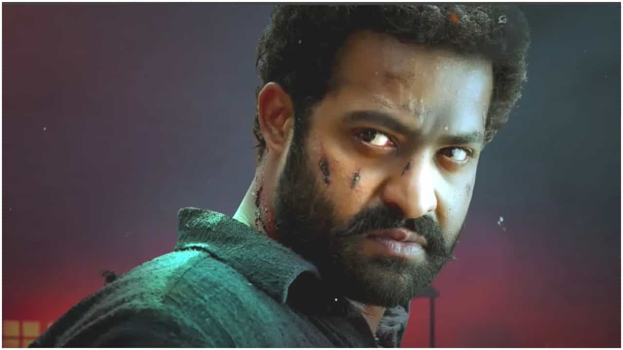 Jr NTR: ಜೂನಿಯರ್ ಎನ್ಟಿಆರ್ ಬೆಂಗಳೂರಿಗೆ ಬಂದುಹೋದ ಬೆನ್ನಲ್ಲೇ ಕೇಳಿಬಂತು ಹೊಸ ಸಿನಿಮಾ ಸುದ್ದಿ Jr NTR: ಜೂನಿಯರ್ ಎನ್ಟಿಆರ್ ಬೆಂಗಳೂರಿಗೆ ಬಂದುಹೋದ ಬೆನ್ನಲ್ಲೇ ಕೇಳಿಬಂತು ಹೊಸ ಸಿನಿಮಾ ಸುದ್ದಿ