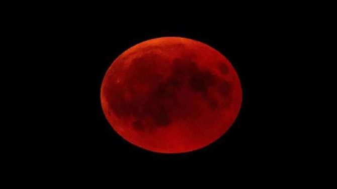 Lunar Eclipse 2022: ರಾಜ್ಯದ ಹಲವು ಜಿಲ್ಲೆಗಳಲ್ಲಿ ಗೋಚರಿಸಿದ ರಾಹುಗ್ರಸ್ತ ಚಂದ್ರಗ್ರಹಣ ಸುಂದರ ಭಾವಚಿತ್ರಗಳು ಇಲ್ಲಿವೆ