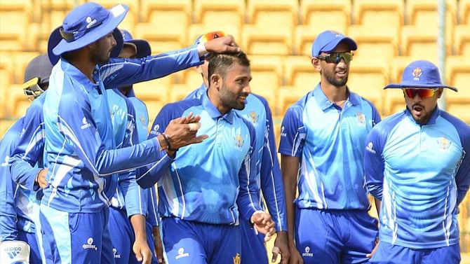 KAR vs JHKD: ವಿಜಯ್ ಹಜಾರೆ ಟ್ರೋಫಿ ಪ್ರಿ ಕ್ವಾರ್ಟರ್ ಫೈನಲ್: ಟಾಸ್ ಗೆದ್ದ ಕರ್ನಾಟಕ: ಮಯಾಂಕ್ ಪಡೆಯ ಬಲಿಷ್ಠ ಪ್ಲೇಯಿಂಗ್ XI ಇಲ್ಲಿದೆ KAR vs JHKD: ವಿಜಯ್ ಹಜಾರೆ ಟ್ರೋಫಿ ಪ್ರಿ ಕ್ವಾರ್ಟರ್ ಫೈನಲ್: ಟಾಸ್ ಗೆದ್ದ ಕರ್ನಾಟಕ: ಮಯಾಂಕ್ ಪಡೆಯ ಬಲಿಷ್ಠ ಪ್ಲೇಯಿಂಗ್ XI ಇಲ್ಲಿದೆ