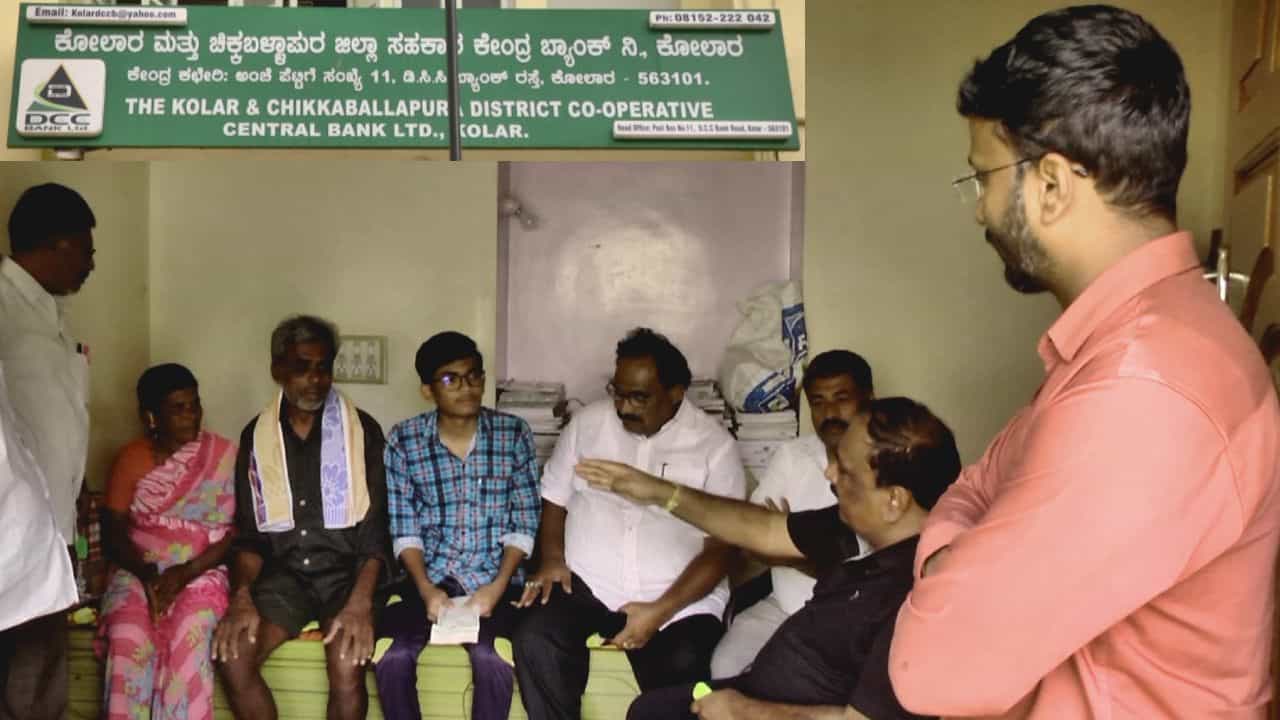 TV9: ಟಿವಿ 9 ಮಾರುವೇಷ ಕಾರ್ಯಕ್ರಮದಲ್ಲಿ ಮಗನ ವಿದ್ಯಾಭ್ಯಾಸಕ್ಕೆ ನೆರವಾದವರಿಗೆ ಕೃತಜ್ಞತೆ ಸಲ್ಲಿಸಿದ ಕಾರಹಳ್ಳಿ ಚಂದ್ರಪ್ಪ ಕುಟುಂಬ TV9: ಟಿವಿ 9 ಮಾರುವೇಷ ಕಾರ್ಯಕ್ರಮದಲ್ಲಿ ಮಗನ ವಿದ್ಯಾಭ್ಯಾಸಕ್ಕೆ ನೆರವಾದವರಿಗೆ ಕೃತಜ್ಞತೆ ಸಲ್ಲಿಸಿದ ಕಾರಹಳ್ಳಿ ಚಂದ್ರಪ್ಪ ಕುಟುಂಬ