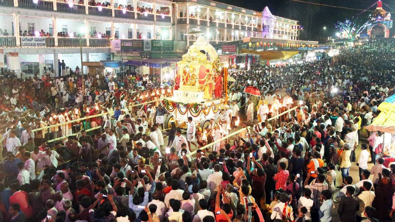 ಇಂದಿನಿಂದ ಧರ್ಮಸ್ಥಳ ಲಕ್ಷದೀಪೋತ್ಸವ ಆರಂಭ: ಭಕ್ತರ ಕಣ್ಮನ ಸೆಳೆಯಲು ವಿದ್ಯುತ್ ದೀಪಗಳಿಂದ ಸಜ್ಜಾದ ಶ್ರೀ ಕ್ಷೇತ್ರ ಇಂದಿನಿಂದ ಧರ್ಮಸ್ಥಳ ಲಕ್ಷದೀಪೋತ್ಸವ ಆರಂಭ: ಭಕ್ತರ ಕಣ್ಮನ ಸೆಳೆಯಲು ವಿದ್ಯುತ್ ದೀಪಗಳಿಂದ ಸಜ್ಜಾದ ಶ್ರೀ ಕ್ಷೇತ್ರ